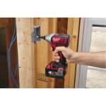 ⁦شنبور فك وربط بطارية ميلوكي 1/4 بوصه 18 فولت 2 امبير دقاق ميلوكي MILWAUKEE M18BID-202C⁩ - الصورة ⁦4⁩