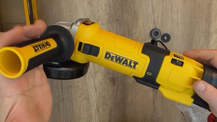 ⁦صاروخ قطعيه ديوالت 5 بوصه 1500 وات موديل- DEWALT DWE4257-QS⁩ - الصورة ⁦3⁩