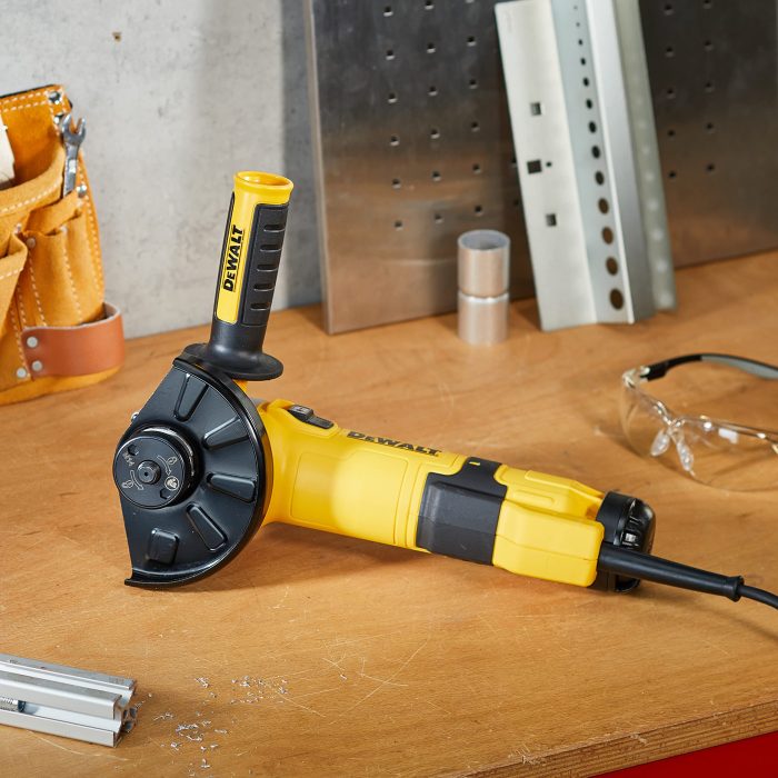 ⁦صاروخ قطعيه ديوالت 5 بوصه 1500 وات موديل- DEWALT DWE4257-QS⁩ - الصورة ⁦2⁩