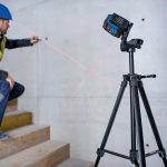 ⁦ميزان ليزر بوش 2 خط المدي 12 متر اخضر مع حامل مغناطيسي موديل - BOSCH  GLL 12-22G⁩ - الصورة ⁦3⁩
